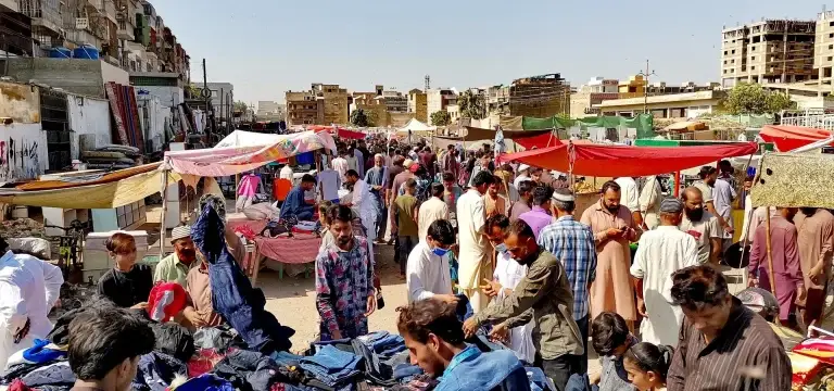 Weekmarkt op het marktplein in Etten-Leur
